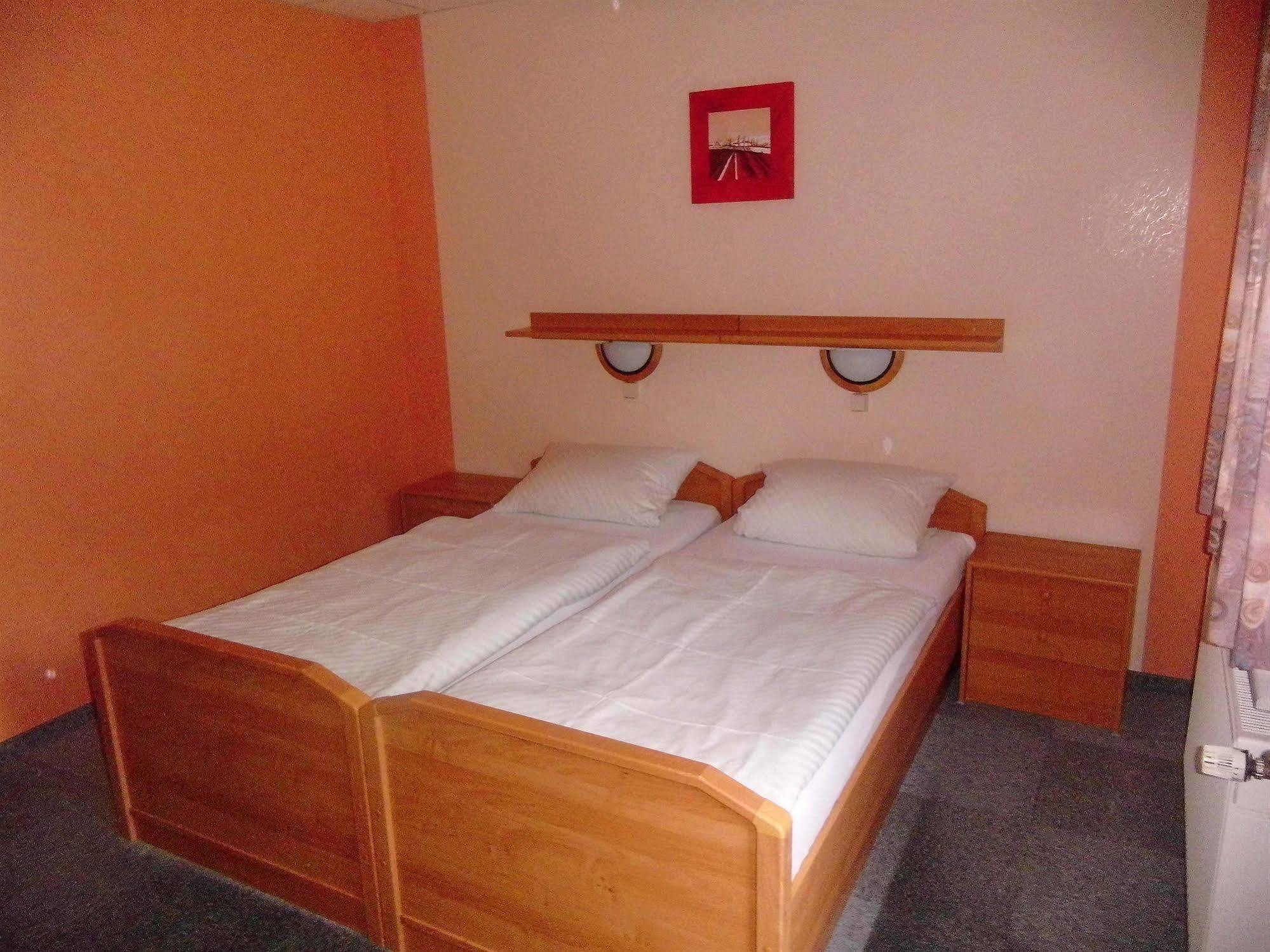 Hotel-Garni "Hof Von Hannover" Wittmund Esterno foto