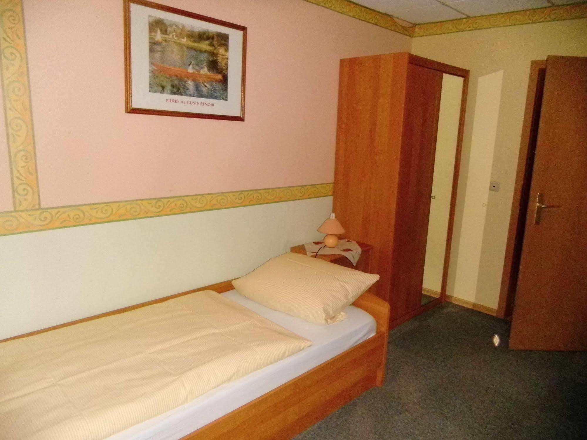 Hotel-Garni "Hof Von Hannover" Wittmund Esterno foto