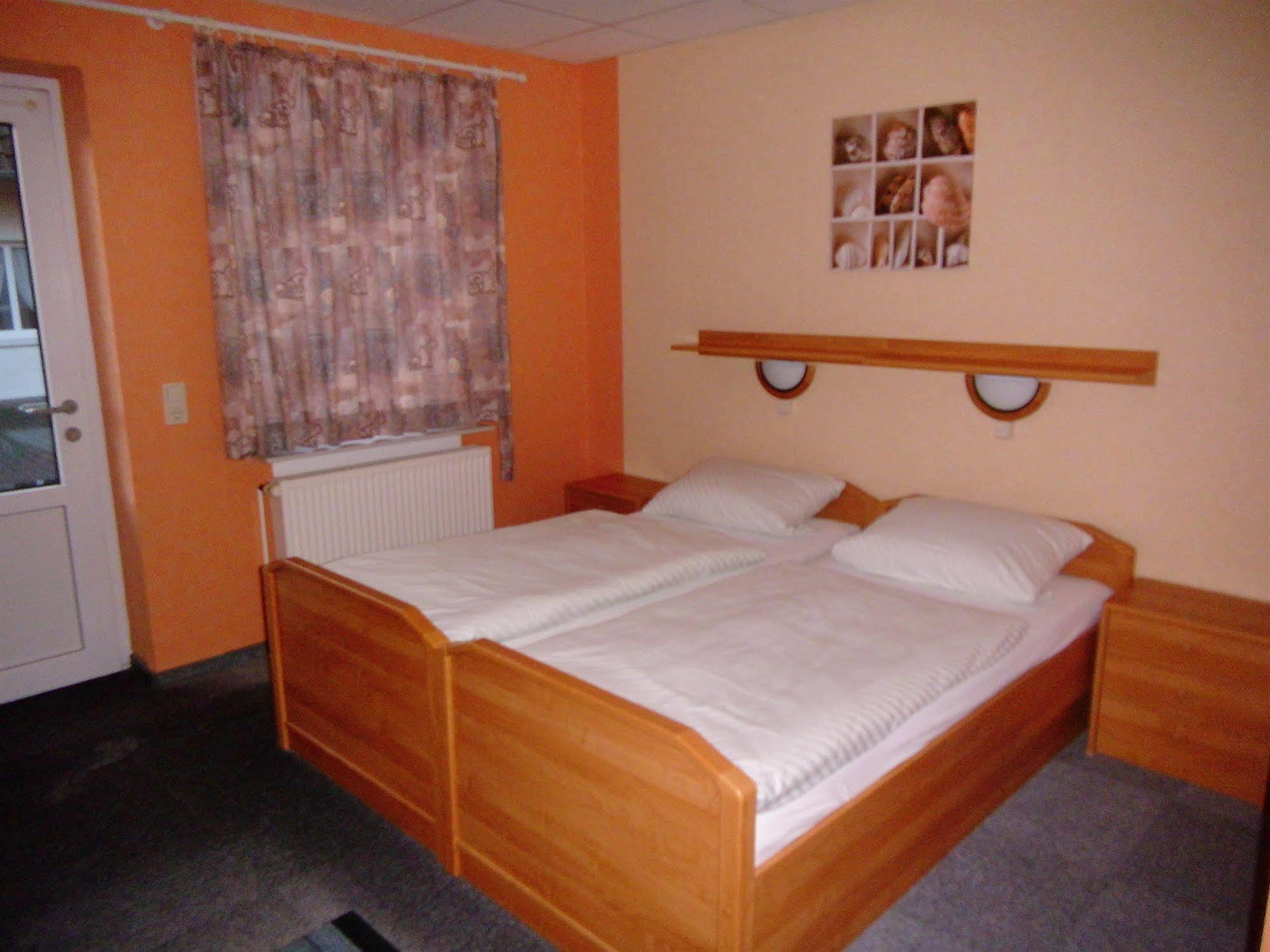 Hotel-Garni "Hof Von Hannover" Wittmund Esterno foto